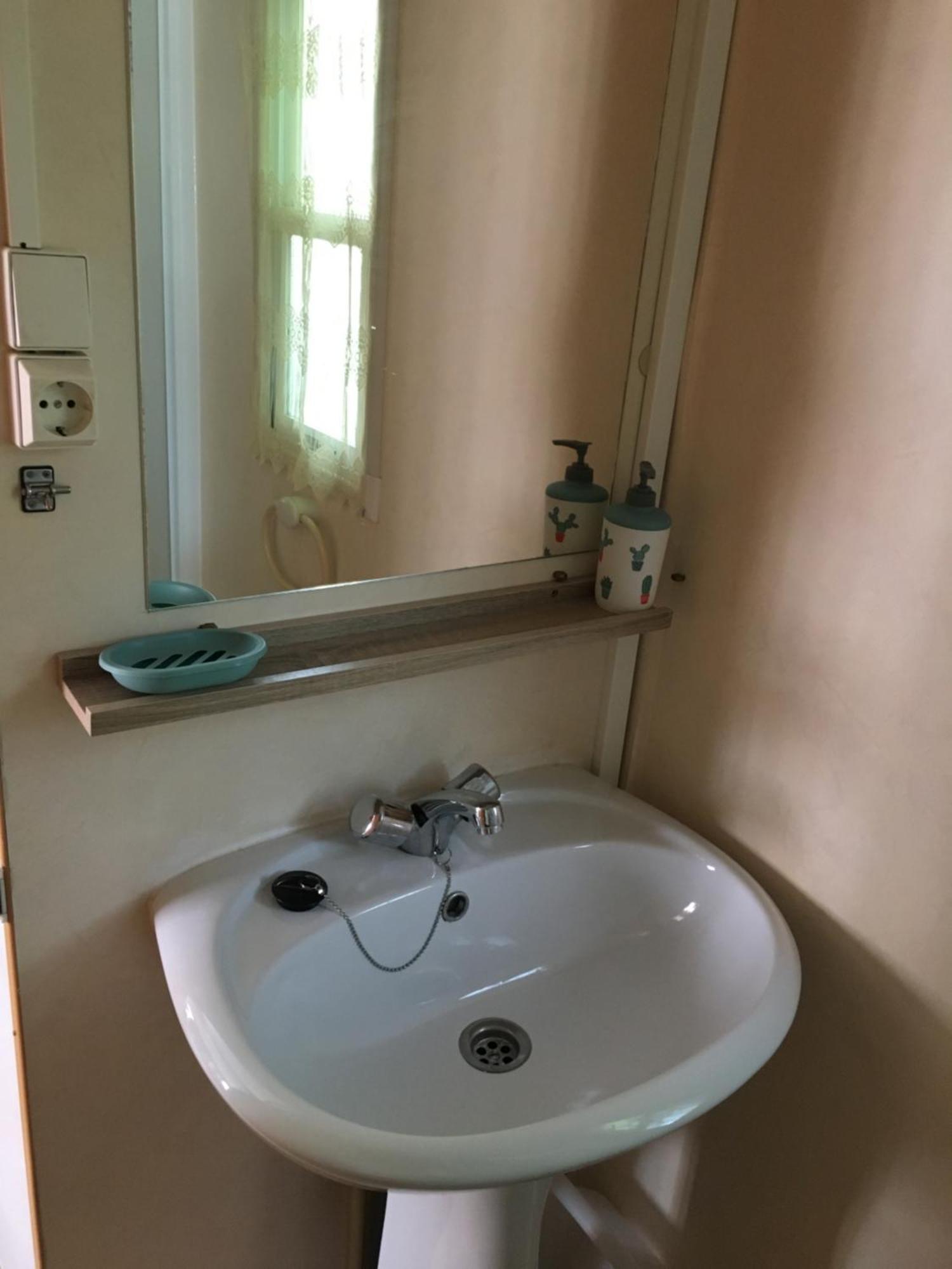 Mobile Home Avec Parking ショルジュ エクステリア 写真
